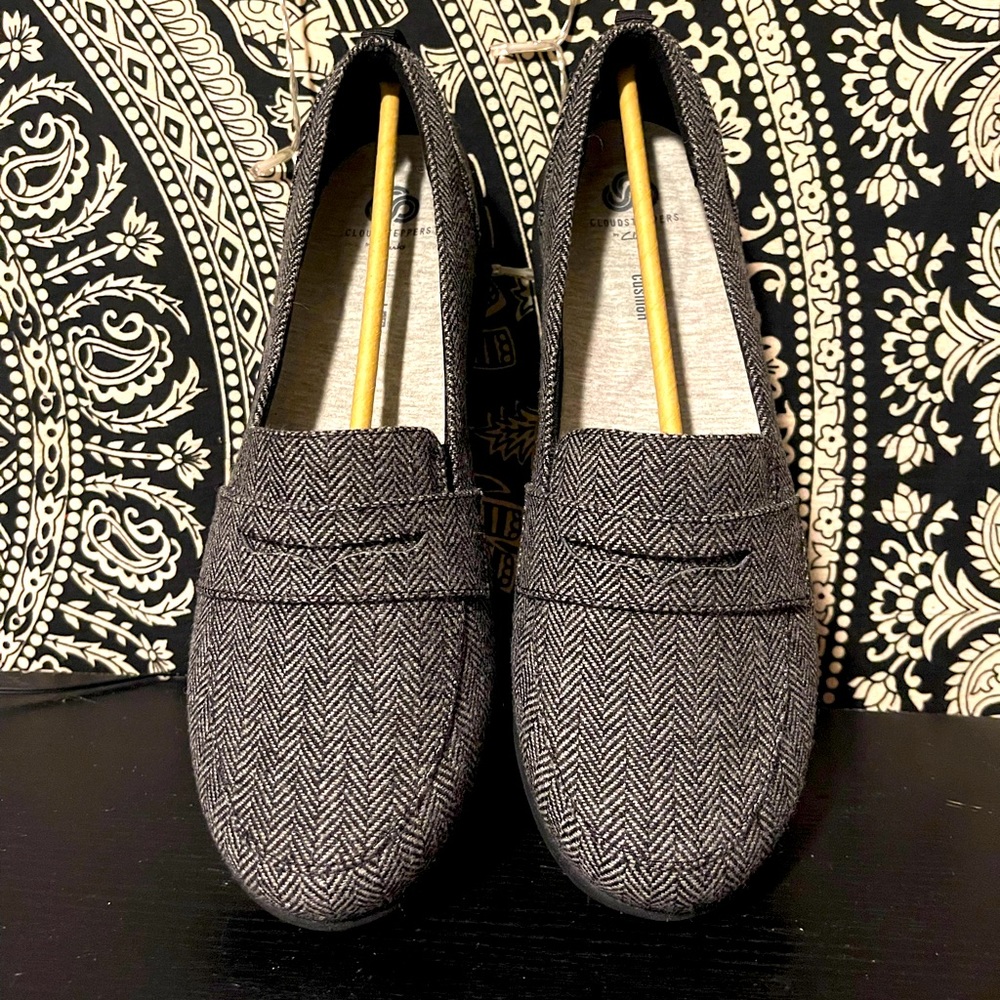NWT Cloud steppers by Clark’s